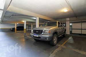 Image 25 - 888315