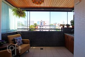 Image 4 - 888315