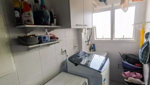 Image 10 - 888318