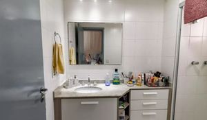 Image 6 - 888318