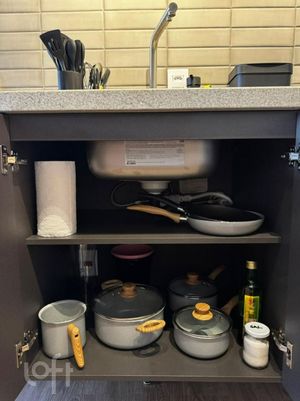 Image 11 - 888358