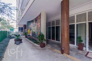 Image 37 - 888370