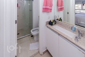 Image 14 - 888370