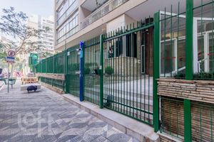 Image 39 - 888370