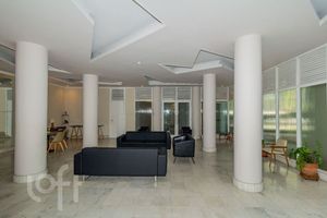 Image 35 - 888370