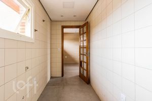 Image 21 - 888375