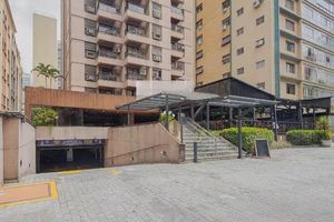 Image 8 - 888379