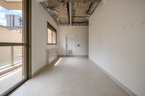 Image 18 - 888380