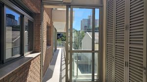 Image 11 - 888380