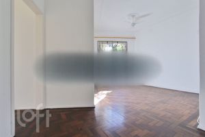Image 5 - 888399
