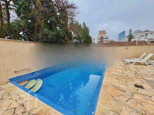 Image 18 - 888403