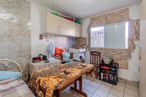 Image 12 - 888404