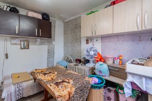 Image 8 - 888404