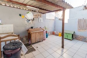 Image 18 - 888404