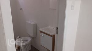 Image 4 - 888407