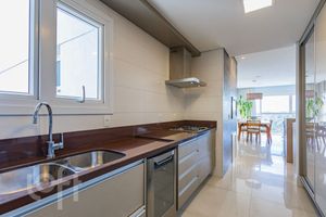 Image 8 - 888418