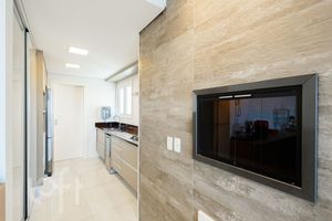 Image 6 - 888418
