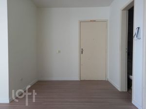 Image 4 - 888422