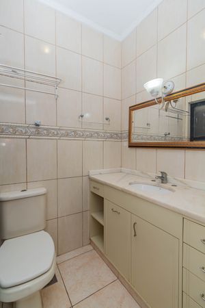 Image 8 - 888425