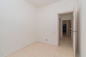 Image 19 - 888425