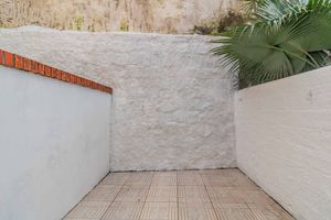 Image 21 - 888425