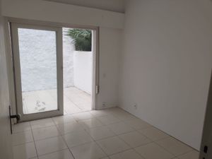 Image 15 - 888425