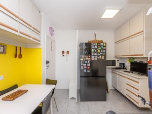 Image 7 - 888477