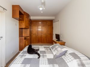 Image 15 - 888477