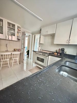 Image 8 - 888478