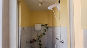 Image 18 - 888492