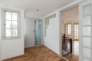 Image 19 - 888498
