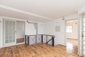 Image 15 - 888498