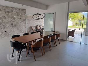 Image 4 - 888502