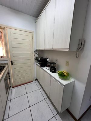 Image 11 - 888505