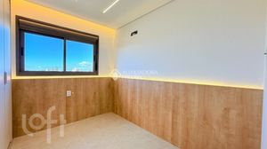 Image 17 - 888506
