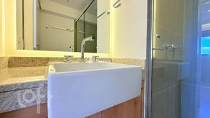 Image 15 - 888506