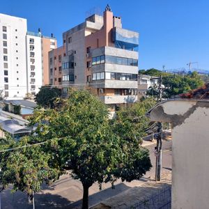 Image 12 - 888515