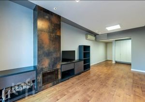 Image 19 - 888517