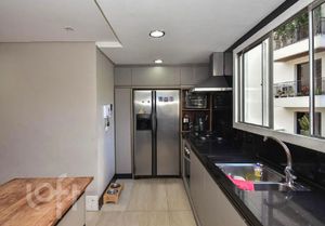 Image 6 - 888522