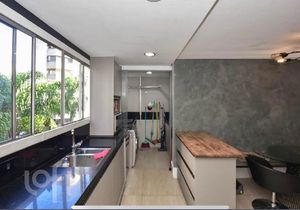 Image 21 - 888522