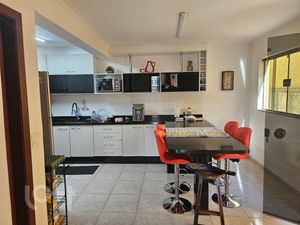 Image 4 - 888525