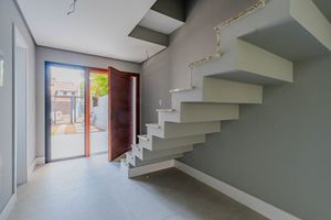 Image 8 - 888526