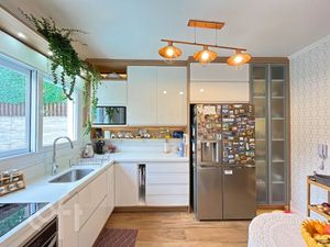 Image 18 - 888528