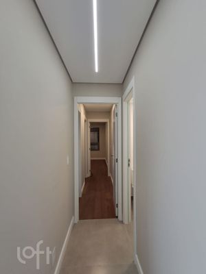 Image 21 - 888535