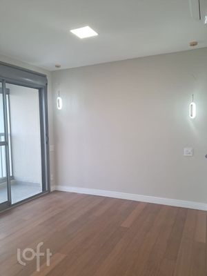 Image 19 - 888535