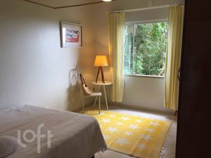 Image 8 - 888537