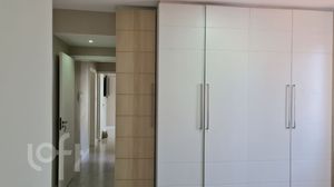 Image 39 - 888540