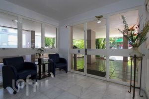 Image 8 - 888542