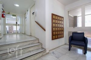 Image 9 - 888542