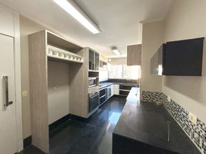 Image 7 - 888544